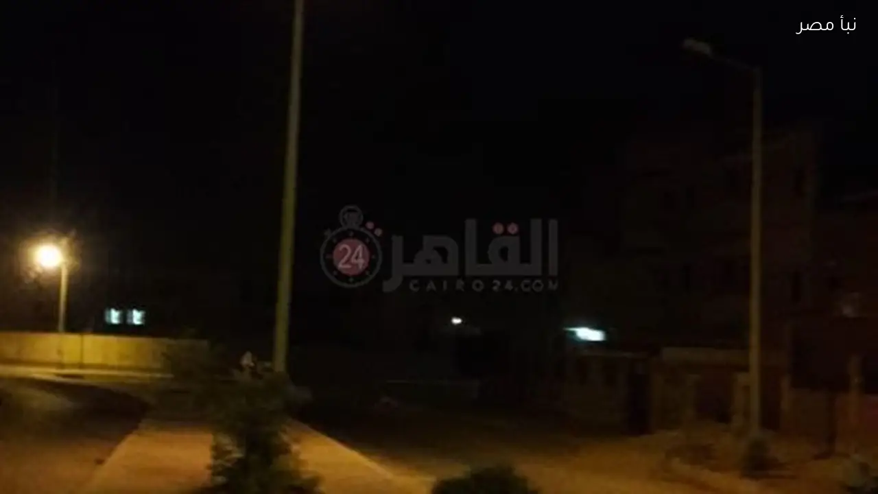 أعمدة الإنارة المعطلة وفتحات الصرف المكشوفة تشكل خطرًا على حياة المواطنين في مطروح