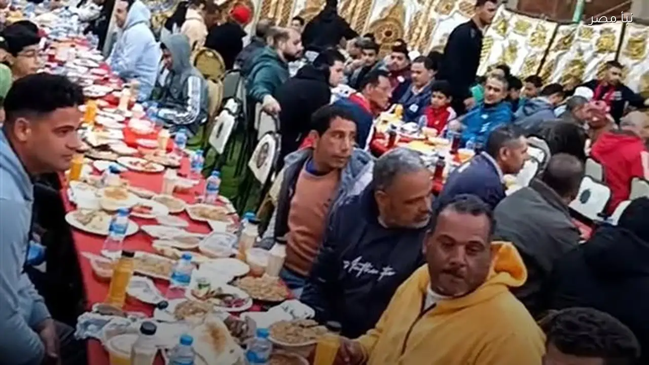 أهالي البصارطة بدمياط يجهزون مائدة إفطار ضخمة لـ3000 صائم بـ400 فرخة وعجلين