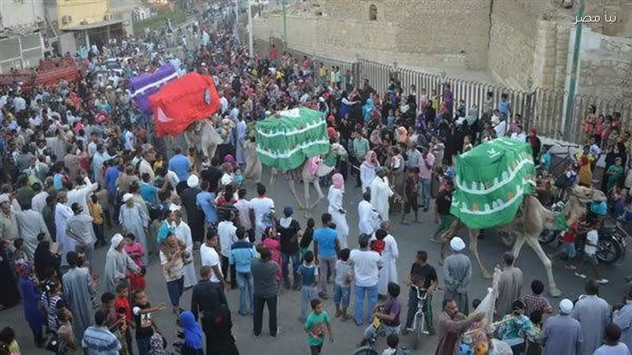 أهالي القصير يحتفلون بذكرى كسوة الكعبة في مسيرة المحامل بليلة النصف من شعبان