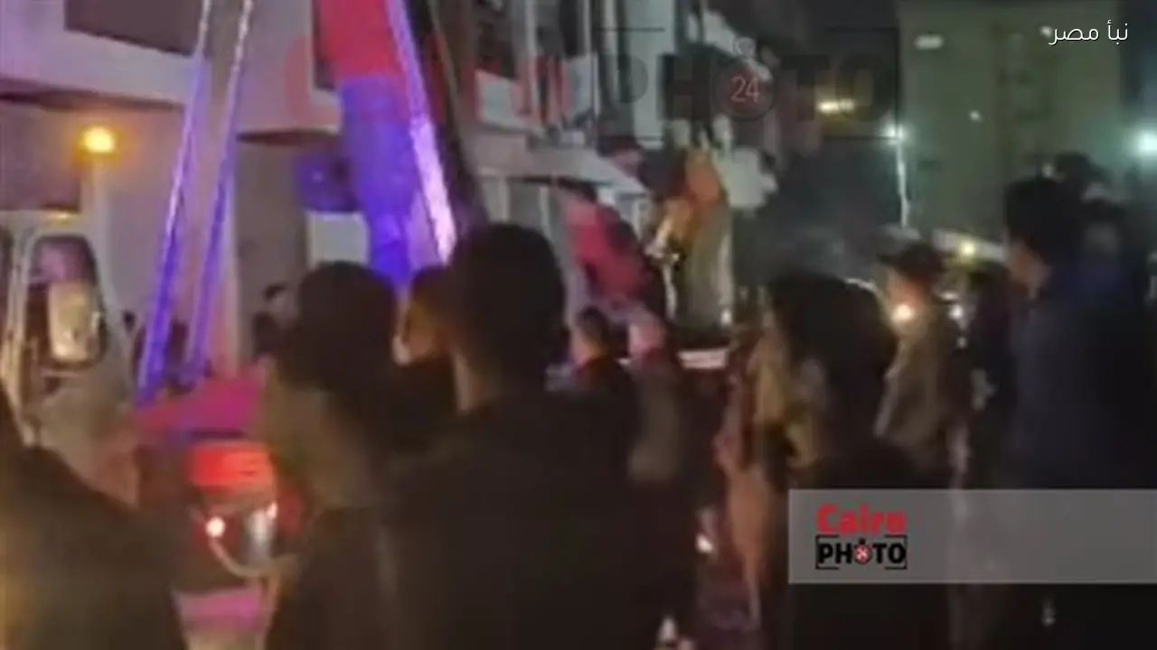 إجلاء السكان باستخدام الأوناش خلال حريق في أبراج التعاوني ببورسعيد