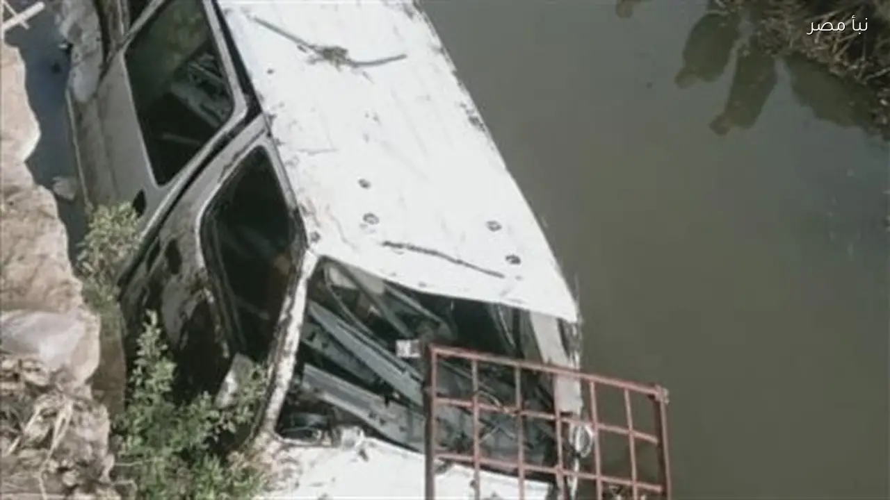 إصابة 12 شخصًا في حادث انقلاب ميكروباص داخل ترعة بمحافظة البحيرة