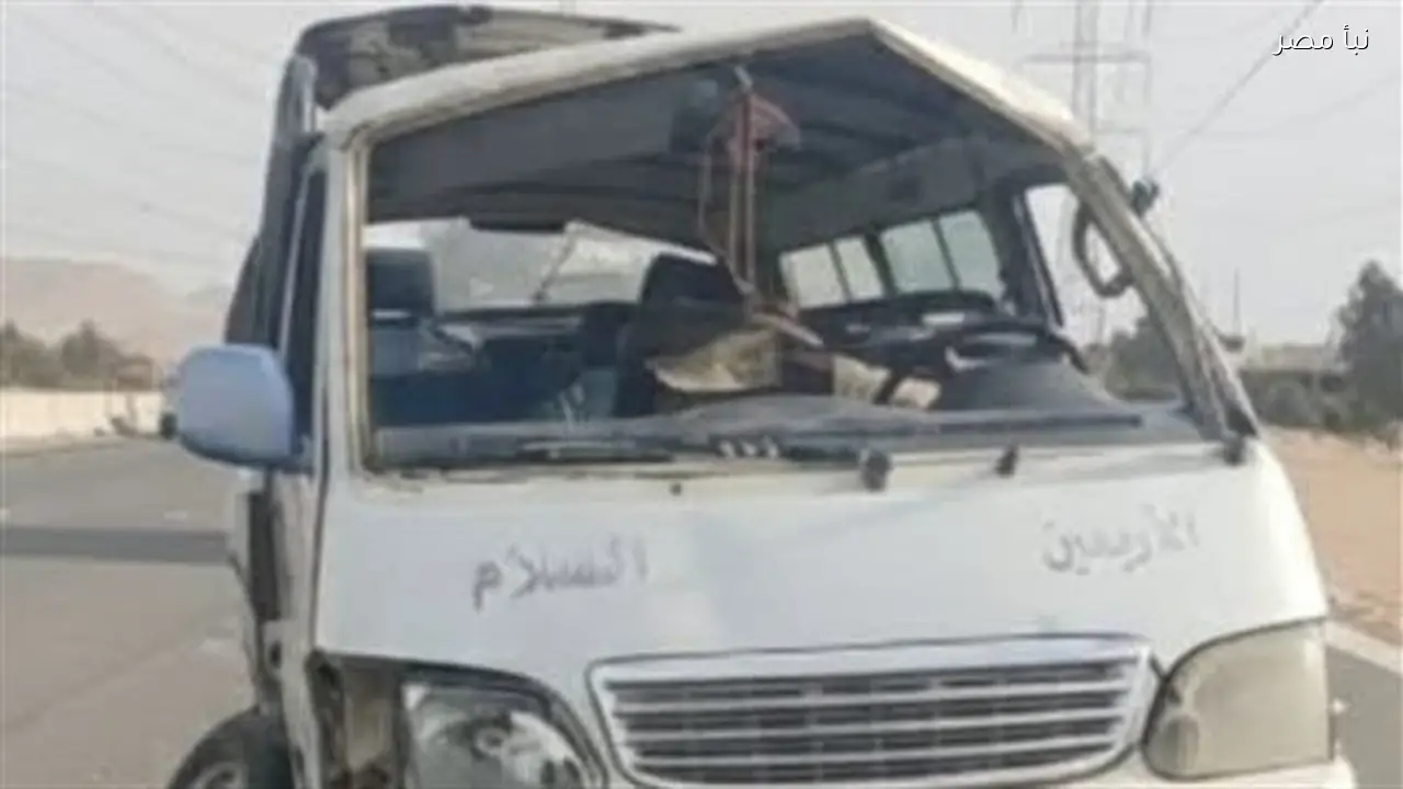 إصابة 14 شخصا في حادث انقلاب ميكروباص على طريق السويس العين السخنة