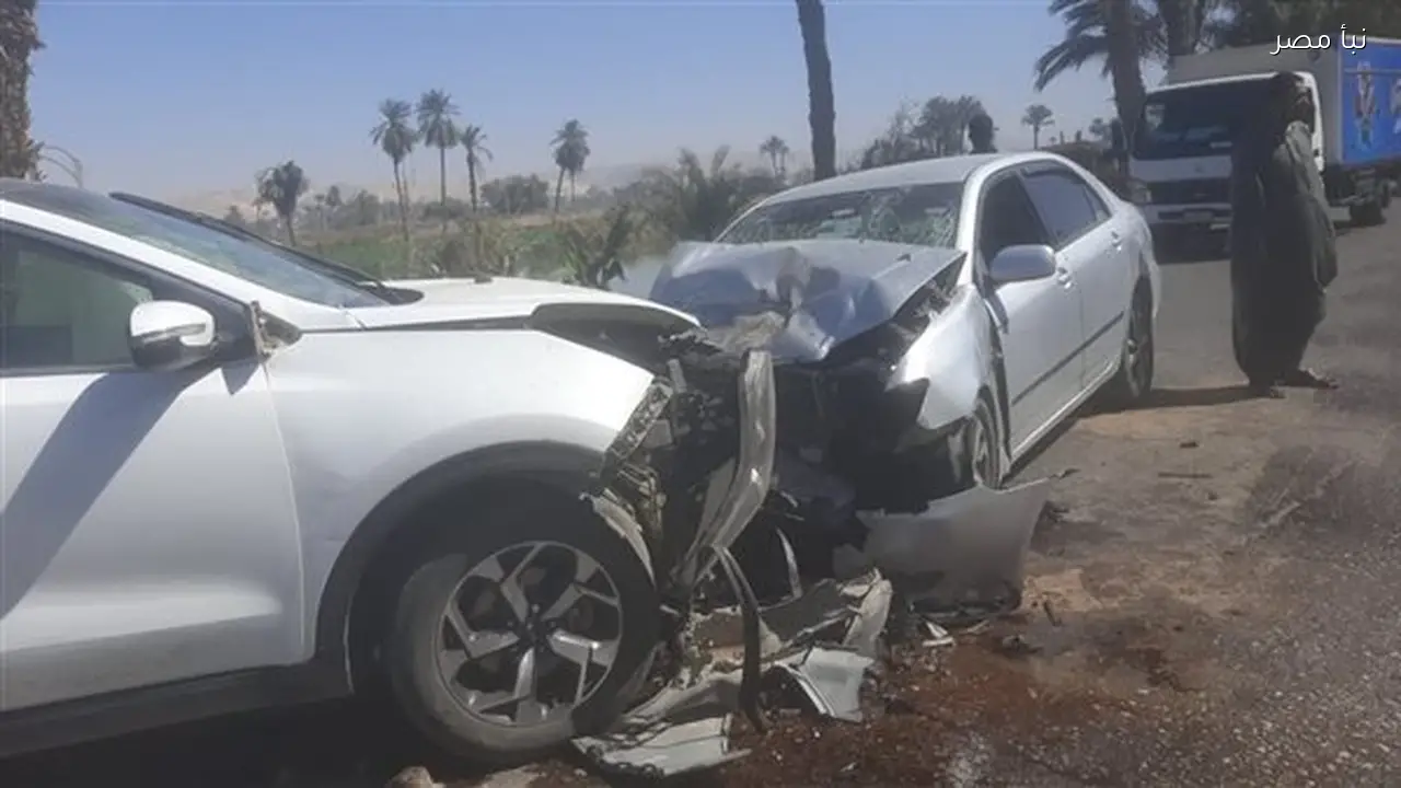 إصابة ثلاثة أشخاص في حادث تصادم سيارتين في أسيوط