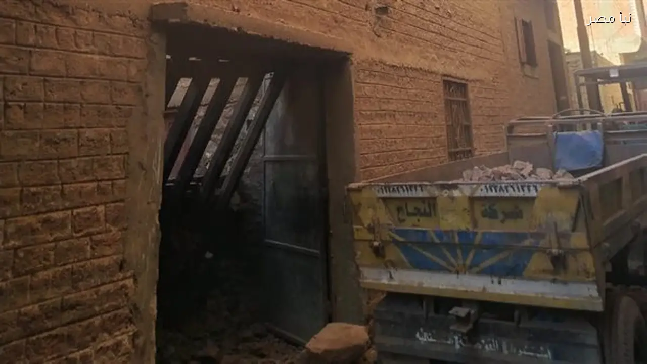 إصابة شخصين نتيجة سقوط سقف منزل أثناء عملية الهدم في أسيوط