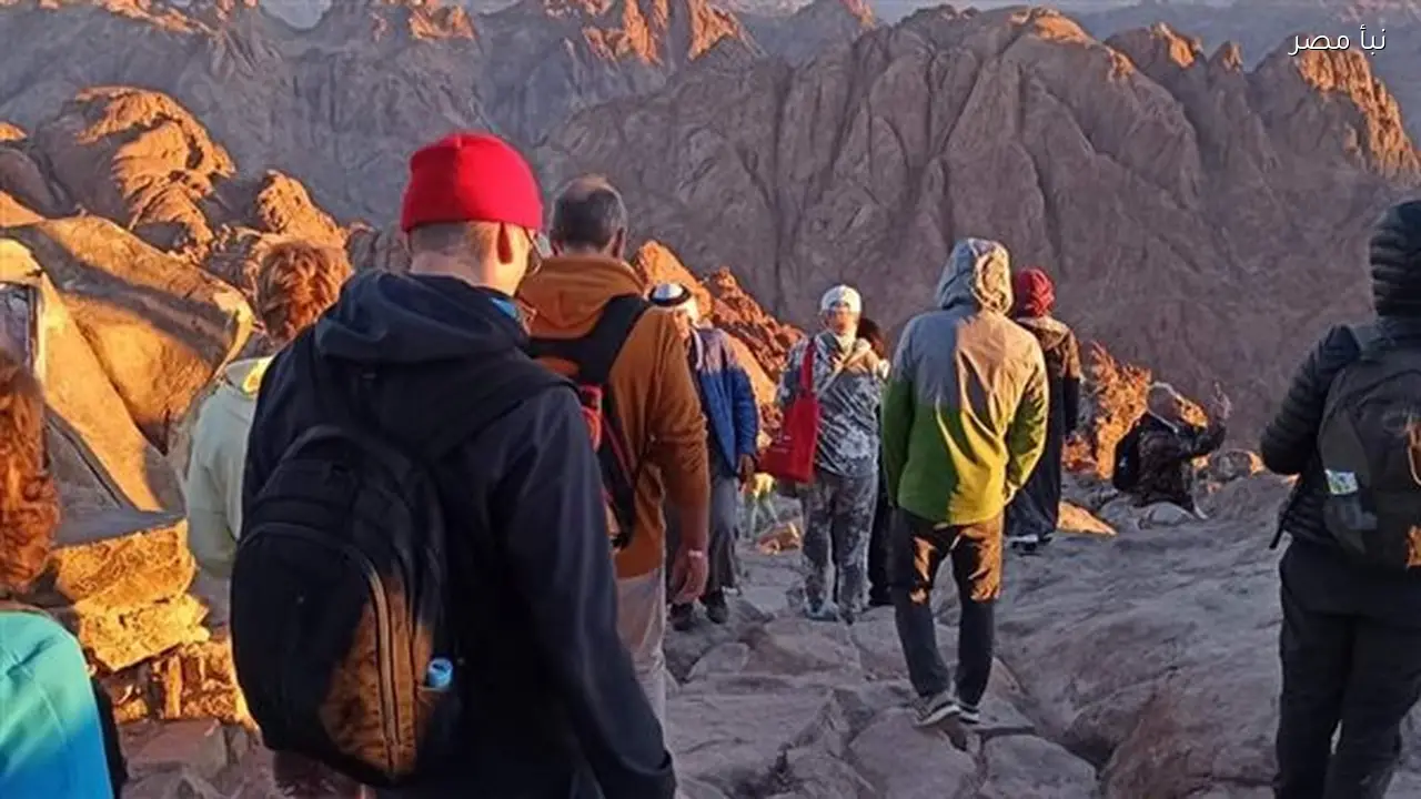إقبال سياحي ملحوظ على سانت كاترين لتسلق جبل موسى ومشاهدة شروق الشمس رغم إجازة الدير