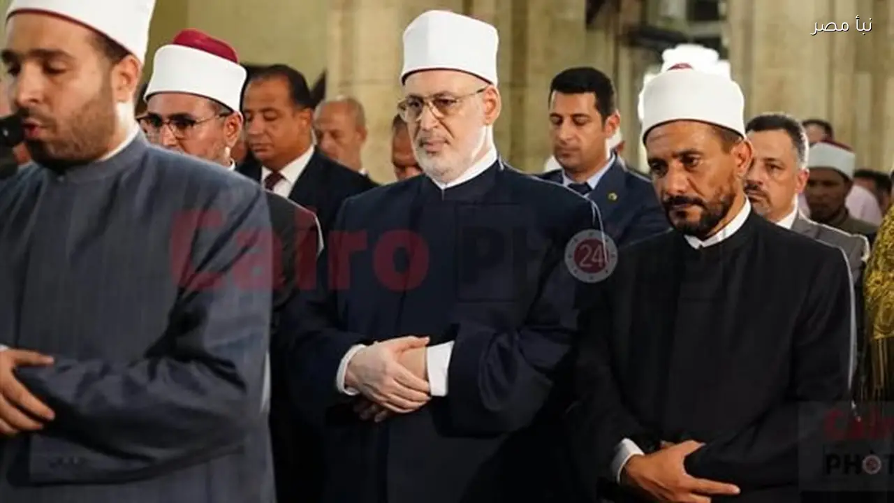 إمام القبلة بالجامع الأزهر يقدم نصائح لأئمة التراويح في رمضان منها الابتعاد عن الشاي والقهوة وتقليل الحديث