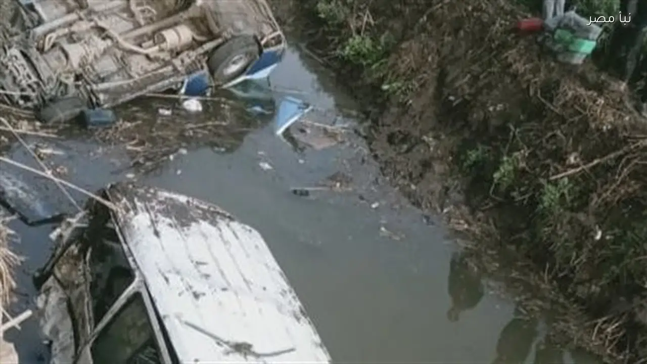 إنقاذ 13 مليون جنيه من الغرق بعد انقلاب سيارة نقل أموال في مياه ترعة بالبحيرة