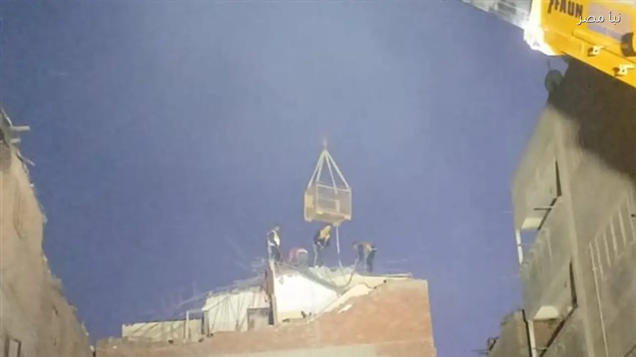 استمرار إزالة عقار المحلة المائل لليوم الثالث على التوالي