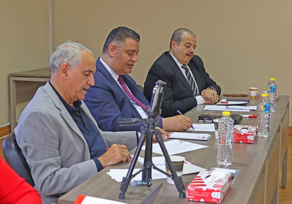 المقابلات الشخصية والنهائية لاختيار مشرفي <a href=