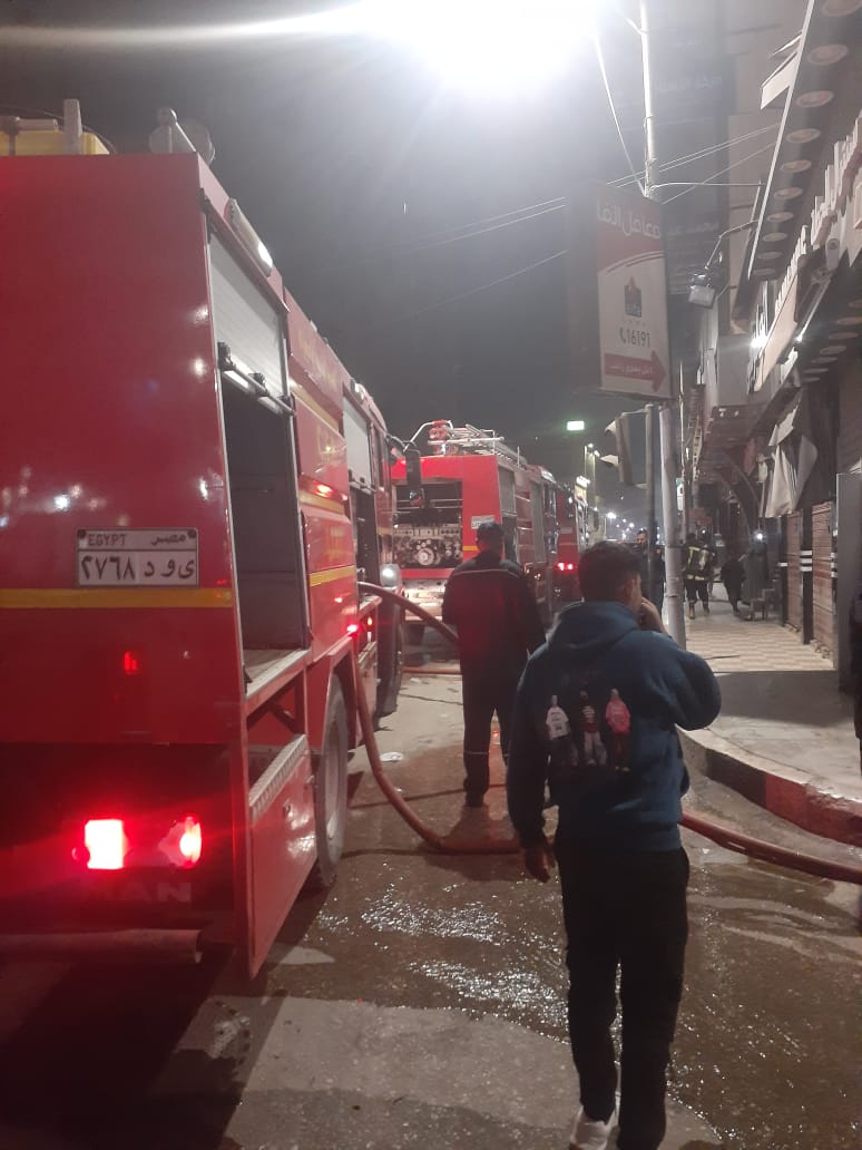 السيطرة على حريق داخل محل هواتف في أسيوط