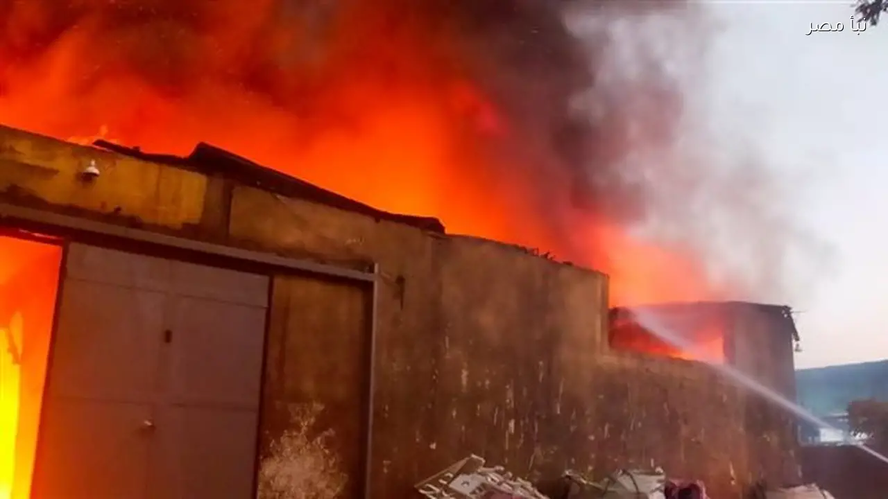 السيطرة على حريق في مخزن بلاستيك بمدينة بنها