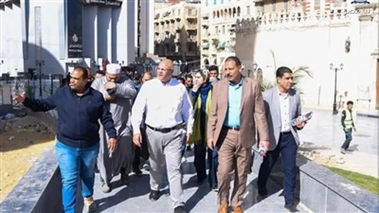 المهندس أيمن عطية محافظ الإسكندرية يقوم بجولة تفقدية في حي الجمرك بعد توليه المسؤولية