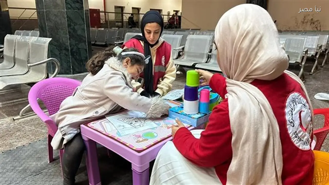 الهلال الأحمر المصري يواصل تقديم خدماته الإنسانية للفلسطينيين ويزودهم بـ7350 طنا من المساعدات