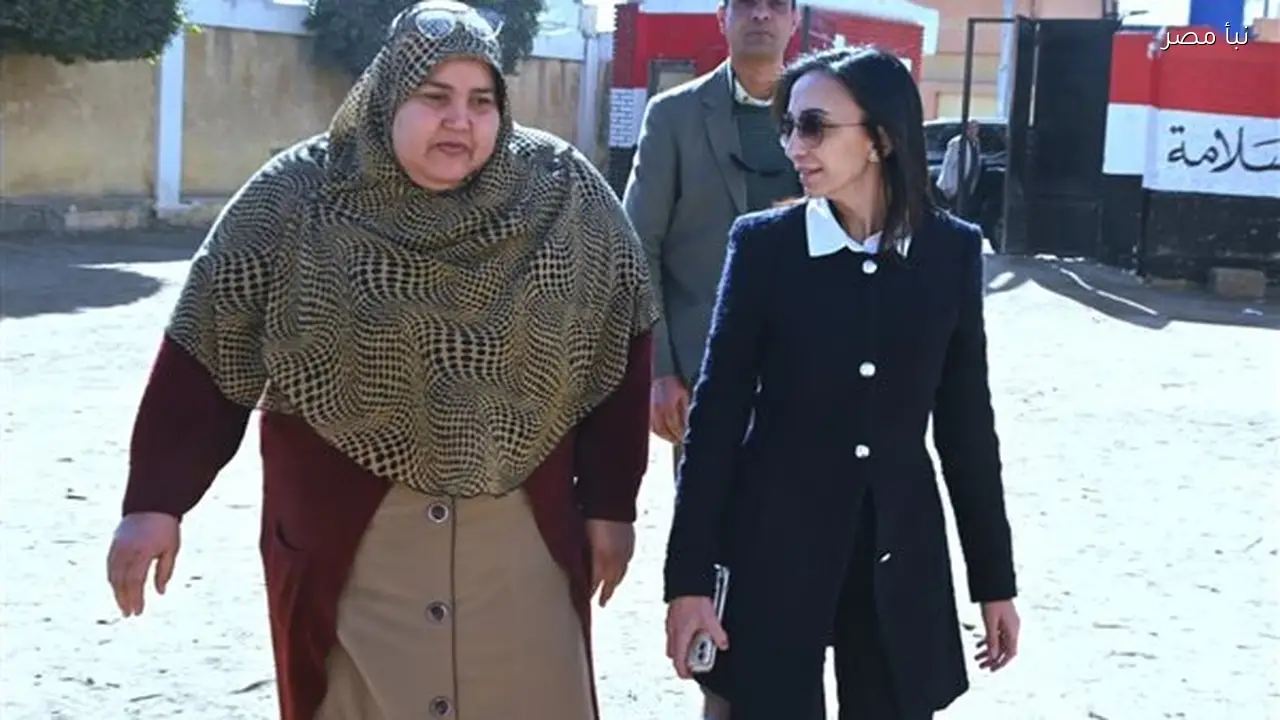 بدء أعمال رصف شوارع قرية سيدي غازي في البحيرة باستخدام الإنترلوك