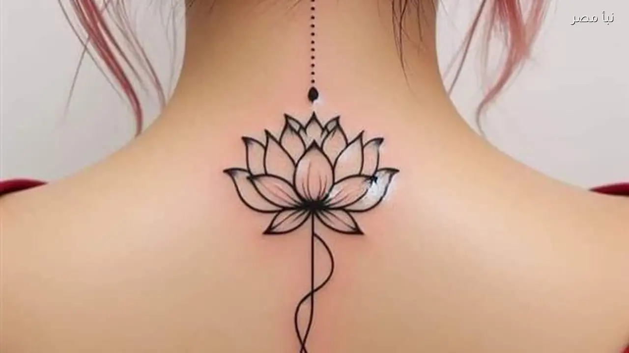 تحذيرات طبية من استخدام الحنة السوداء في نقش الحناء على الظهر والكتف بين الجمال والموضة