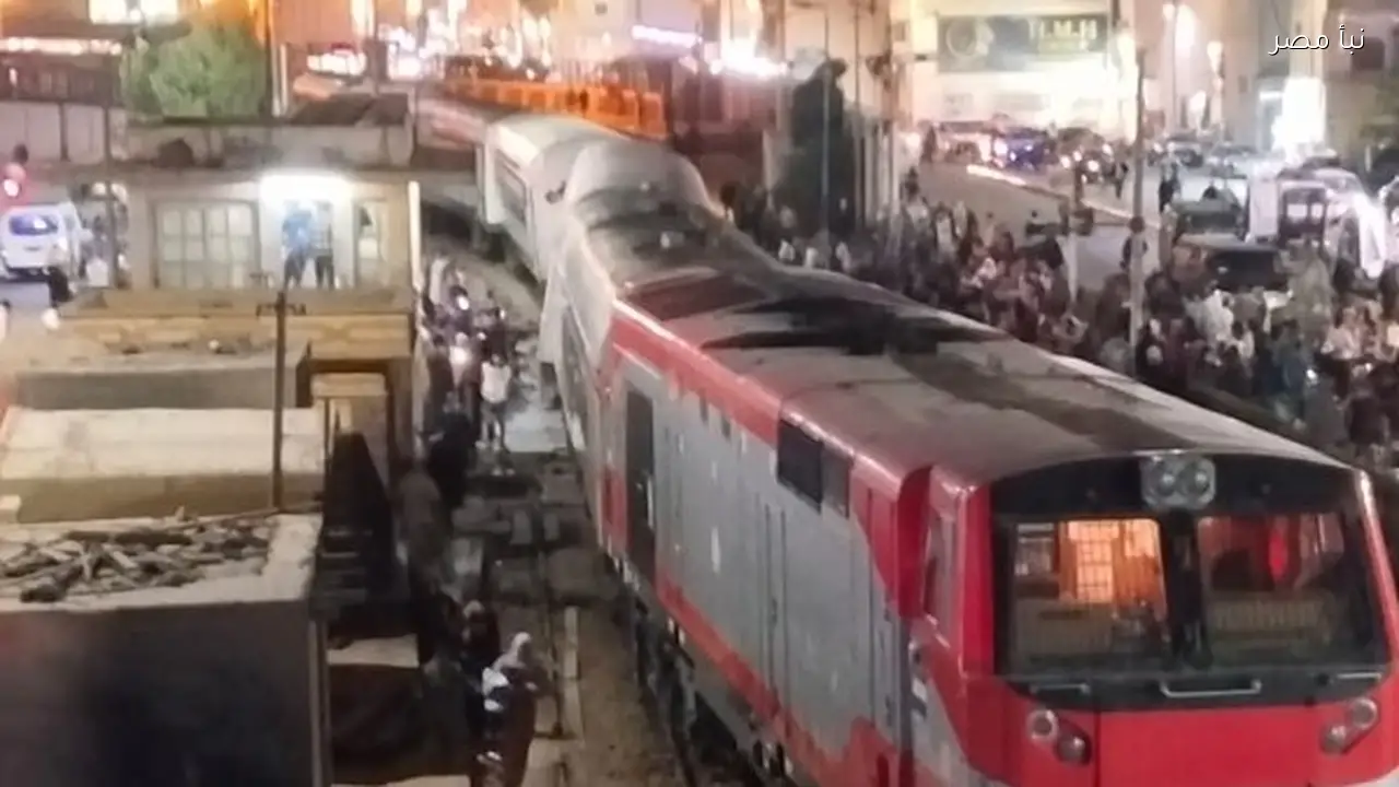 تشكيل لجنة لفحص القطار 977 بعد خروج عربتين عن القضبان في الأقصر
