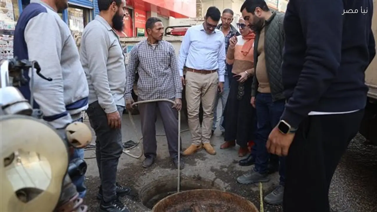 تطهير شبكات الصرف الصحي في شارع القناطر الخيرية بقها