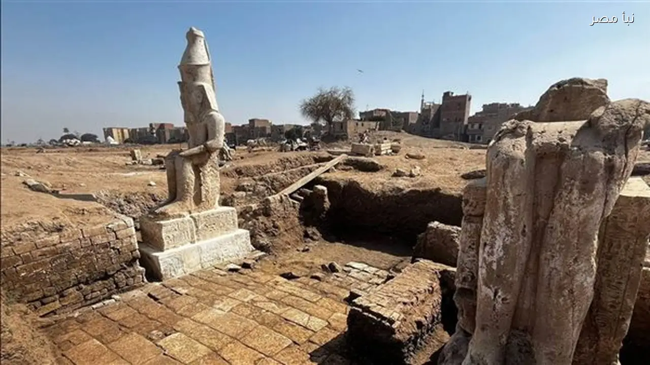 تعرف على تمثال الملك رمسيس الثاني بعد اكتمال ترميمه في الأشمونين