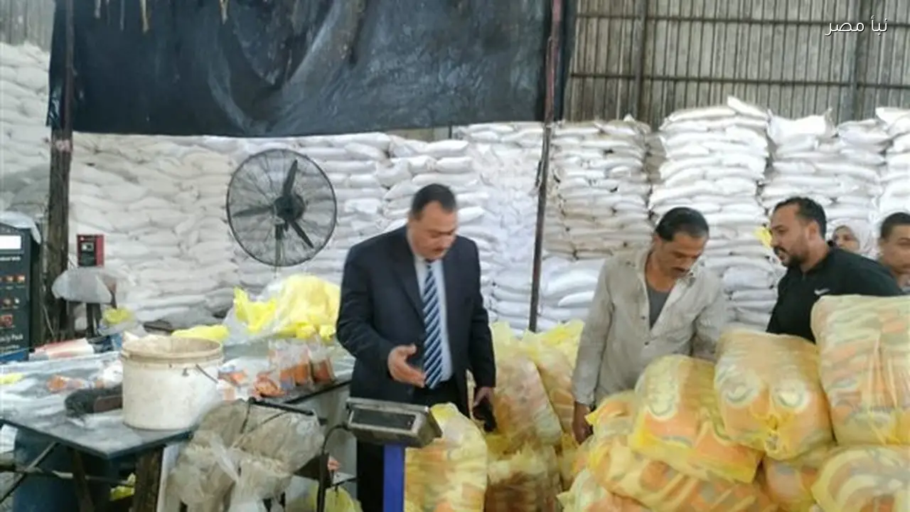 تموين دمياط يضبط 60 محضرا لملاحقة المخالفين في الأسواق المحلية