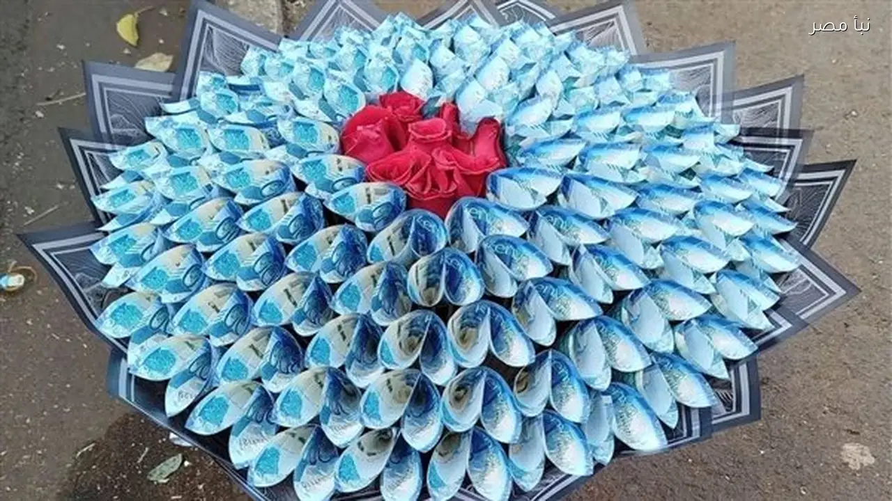 جنون باقات الزهور المصنوعة من الأوراق النقدية يهدد عشاق كينيا بالسجن في عيد الحب