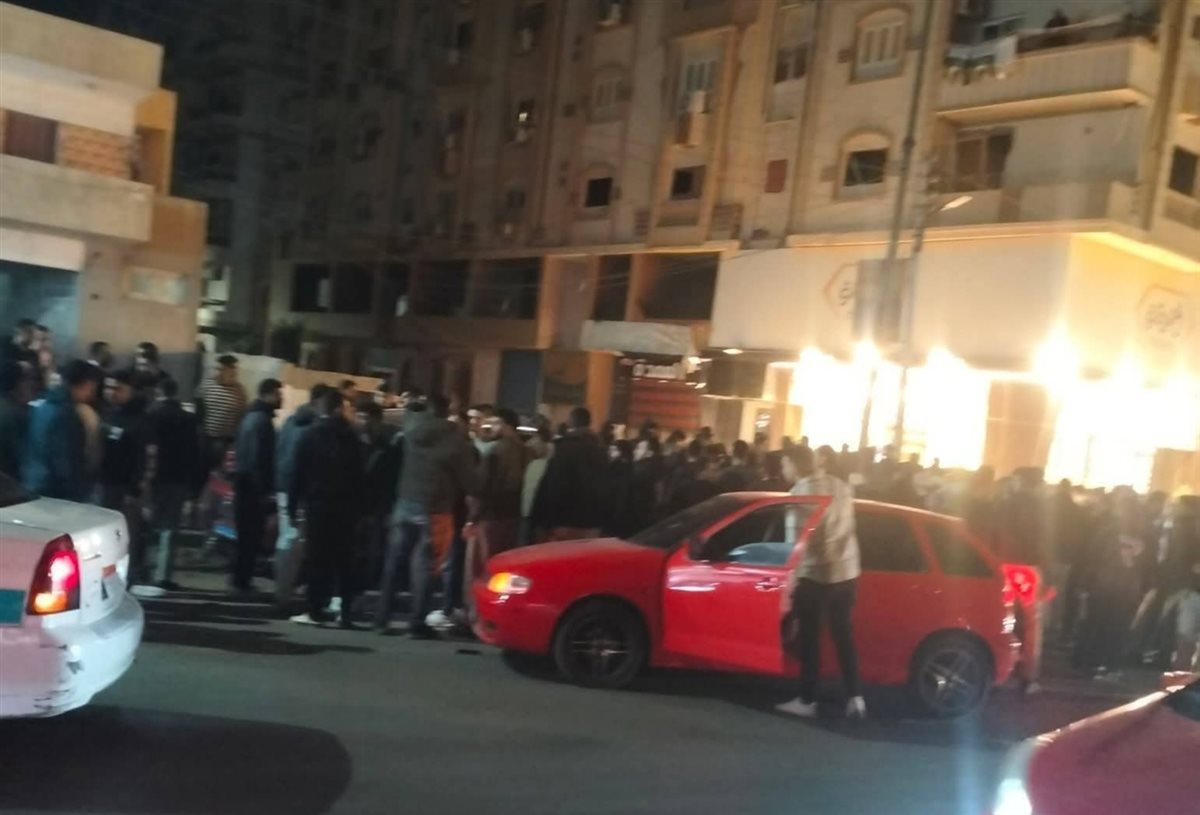 حادث مروع في المسلة..لانسر يقودها 3 شباب تصطدم بـ4 سيارات وتُصيب مستقليها