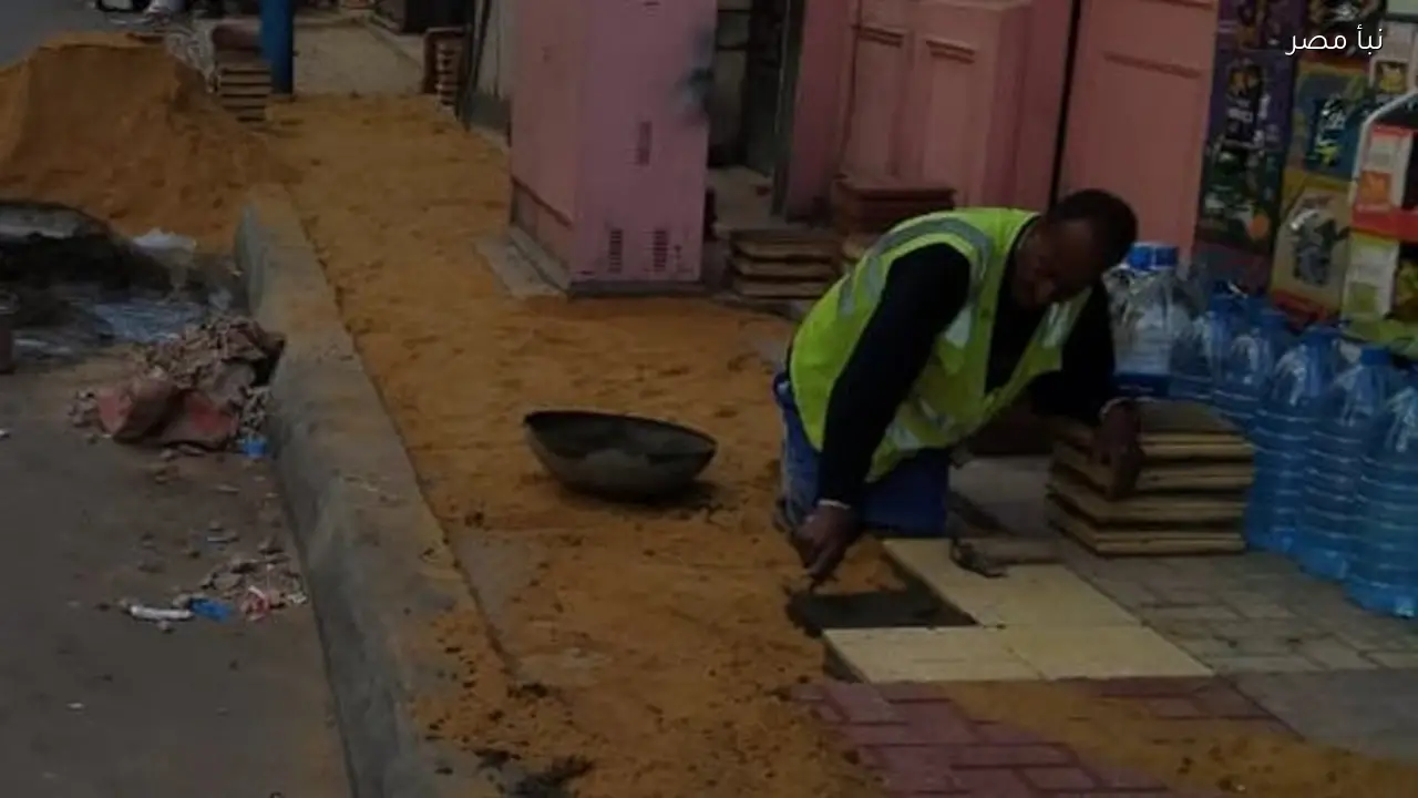 حملات شاملة لرصف الطرق وتحصيل الغرامات الفورية في حي وسط بالإسكندرية