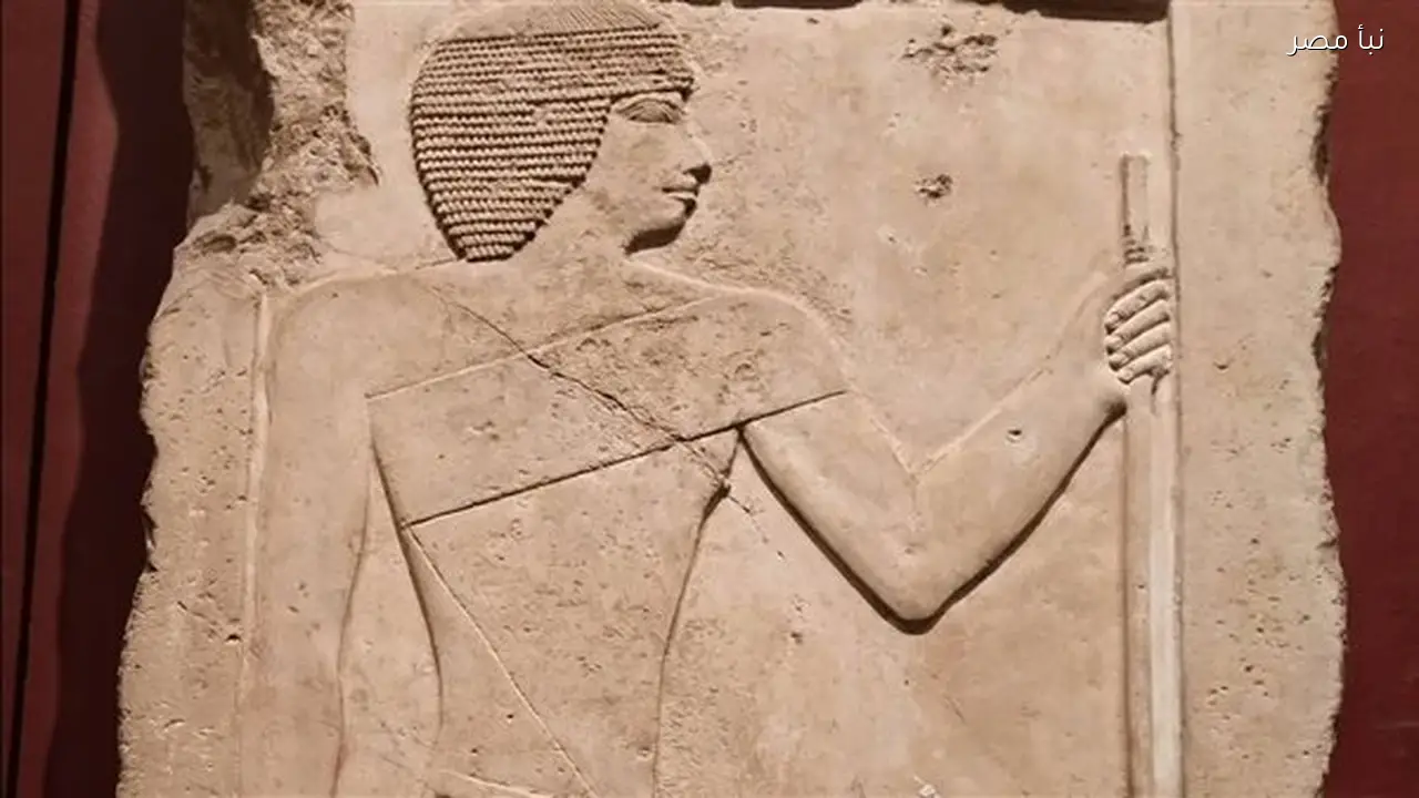 دعامة باب من الأسرة الرابعة تكشف عن أسرار الإدارة في عصر بناء الأهرامات