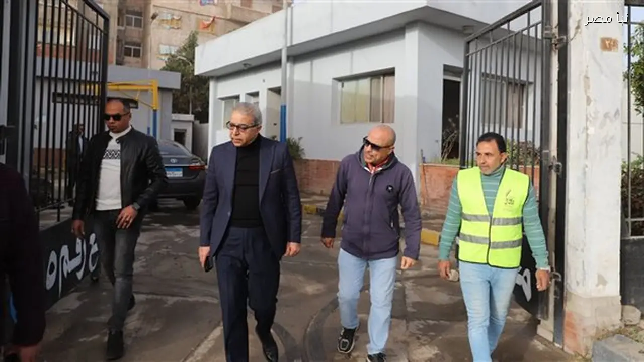 رئيس الصرف الصحي بالإسكندرية يتابع استعدادات مواجهة ارتفاع الأمواج المتوقع