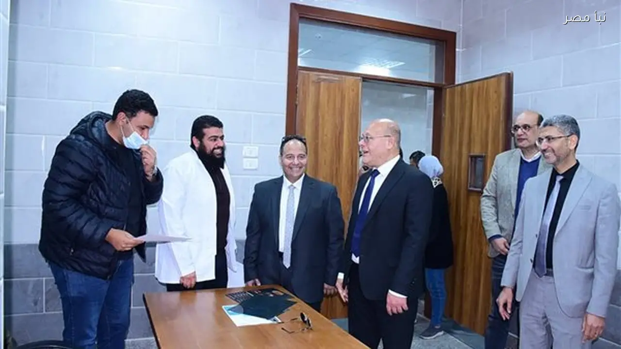 رئيس جامعة سوهاج يؤكد من مستشفى طب وجراحة الفم والأسنان دعمه الكامل للمنظومة الطبية ورعايته المباشرة للمرضى