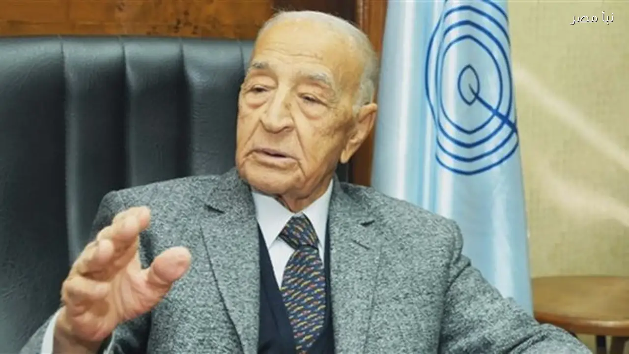 رئيس جامعة قنا ينعي الإذاعي فهمي عمر ويعبر عن حزنه لفقدانه