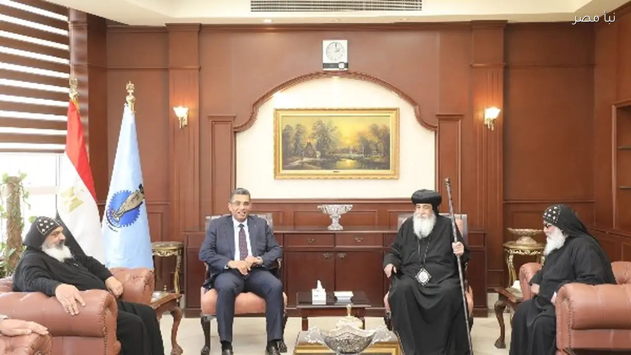 رئيس دير الأنبا بولا يهنئ محافظ البحر الأحمر بمناسبة توليه المسؤولية الجديدة