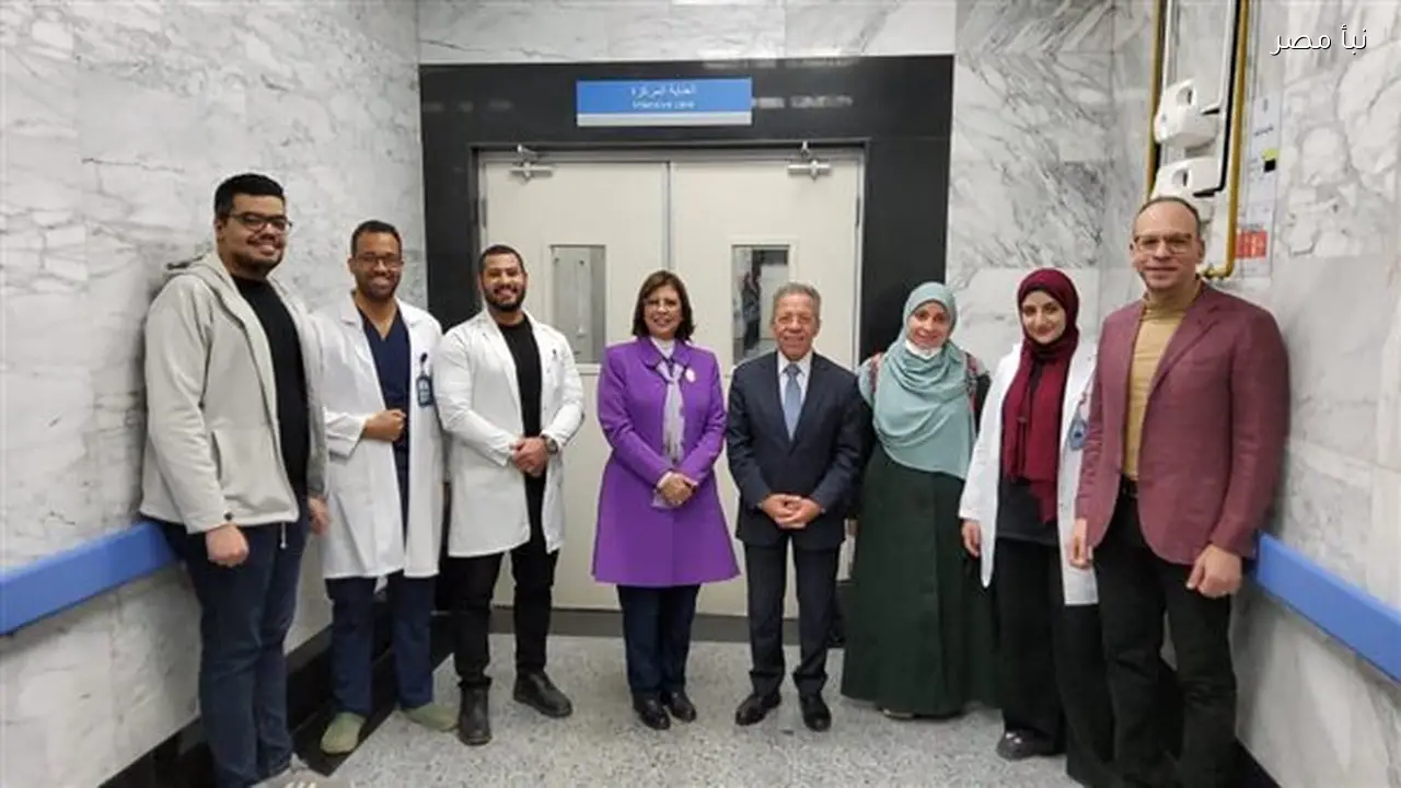 رئيس لجنة التضامن بالبرلمان تزور الطفل المصاب بطلق ناري في بلدة باسوس