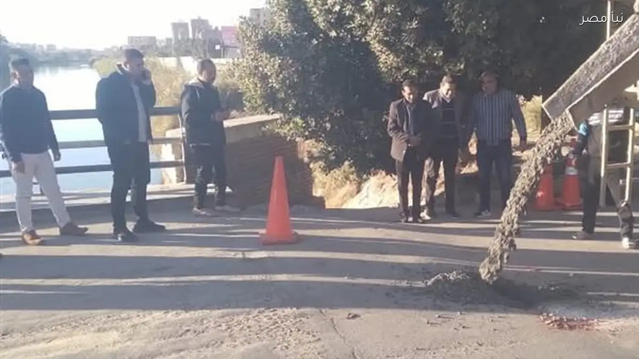 رئيس مدينة المنيا يزور موقع إصلاح الهبوط الأرضي المفاجئ بكوبري ماقوسة