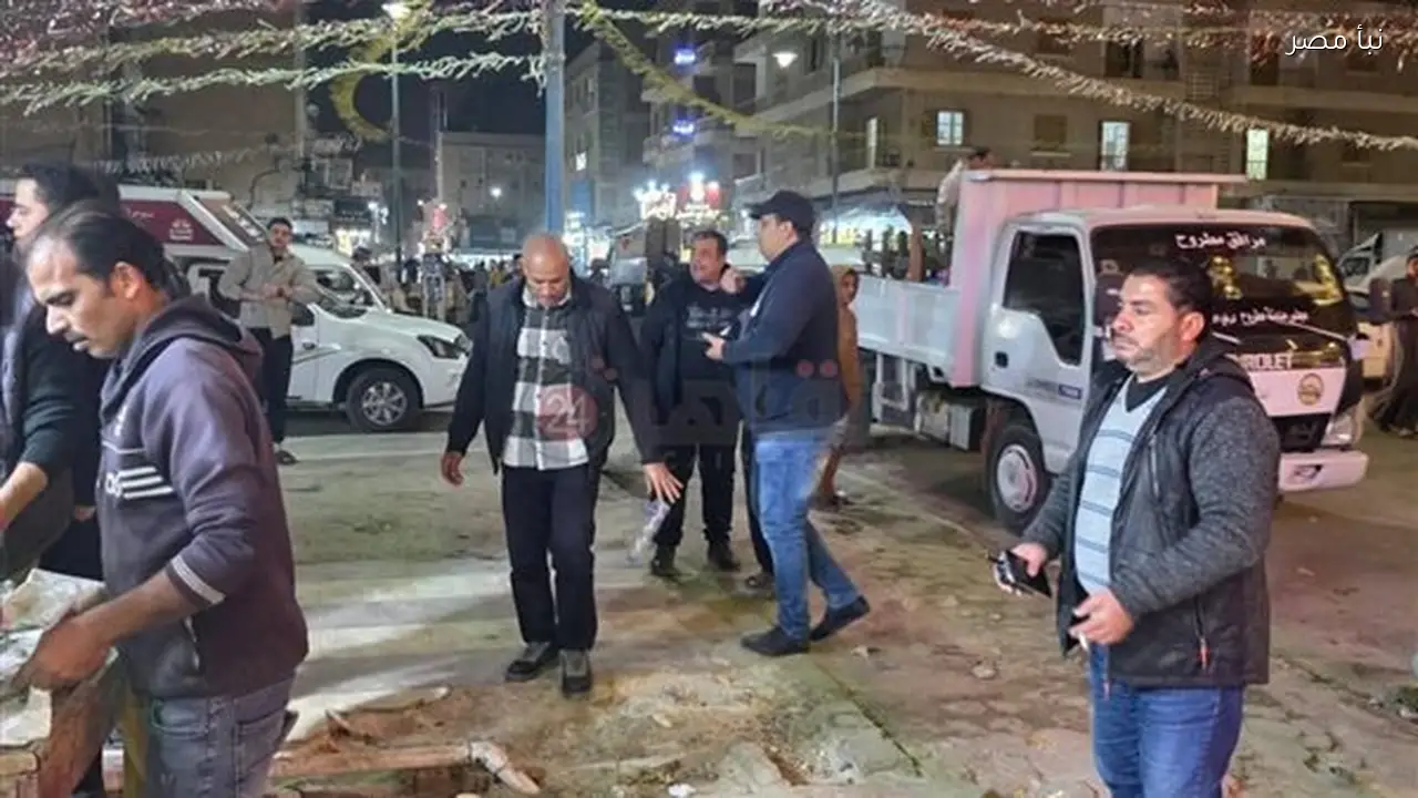 رئيس مدينة مرسى مطروح يقود حملة ليلية لإزالة الإشغالات المخالفة في أول أيام عمله