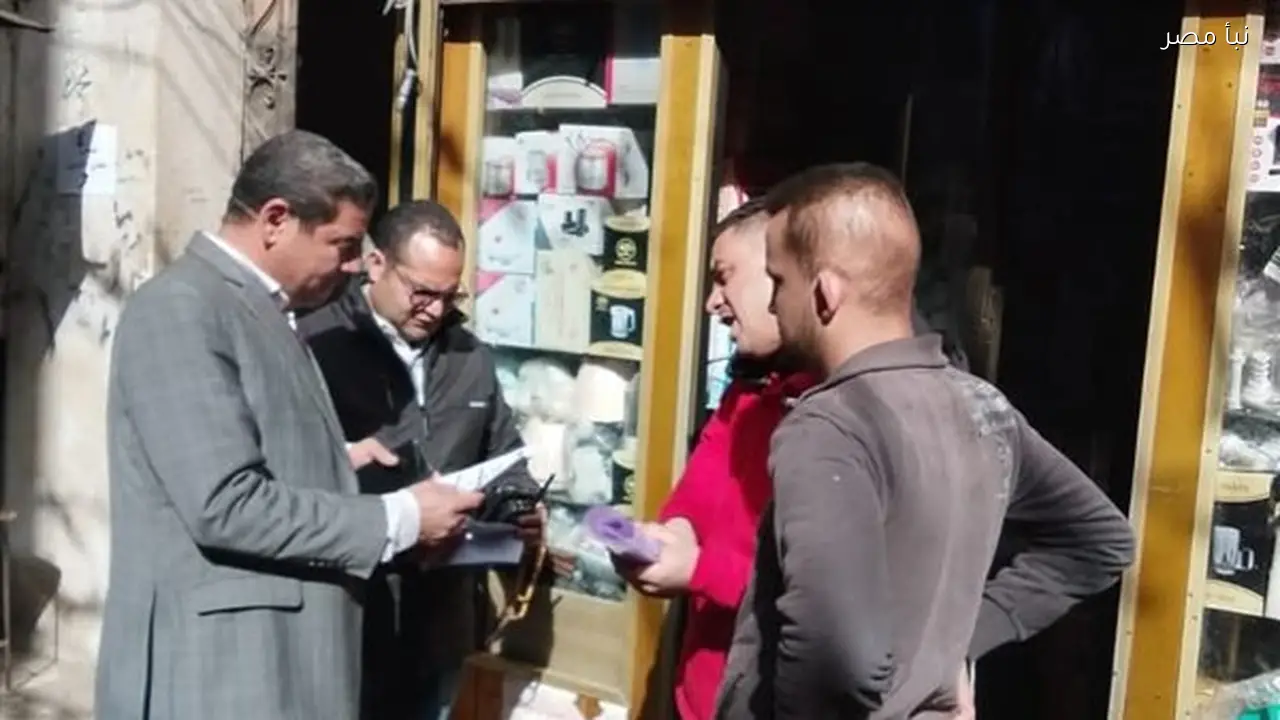 رئيس مركز المنيا يؤكد على أهمية تشديد الرقابة على تراخيص المحال التجارية