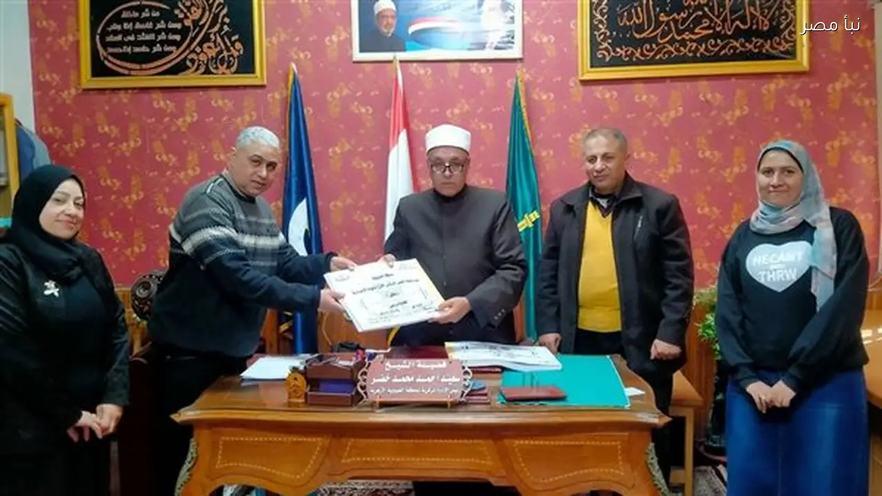 رئيس منطقة القليوبية الأزهرية يستلم نتائج الدور الأول للشهادتين الابتدائية والإعدادية