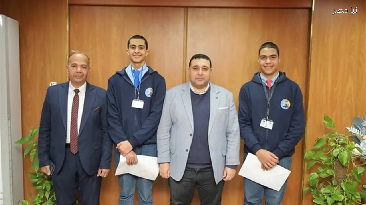 رئيس مياه البحيرة يكرم طلاب مدرسة الشركة تقديراً لجهودهم في الابتكار والتميز