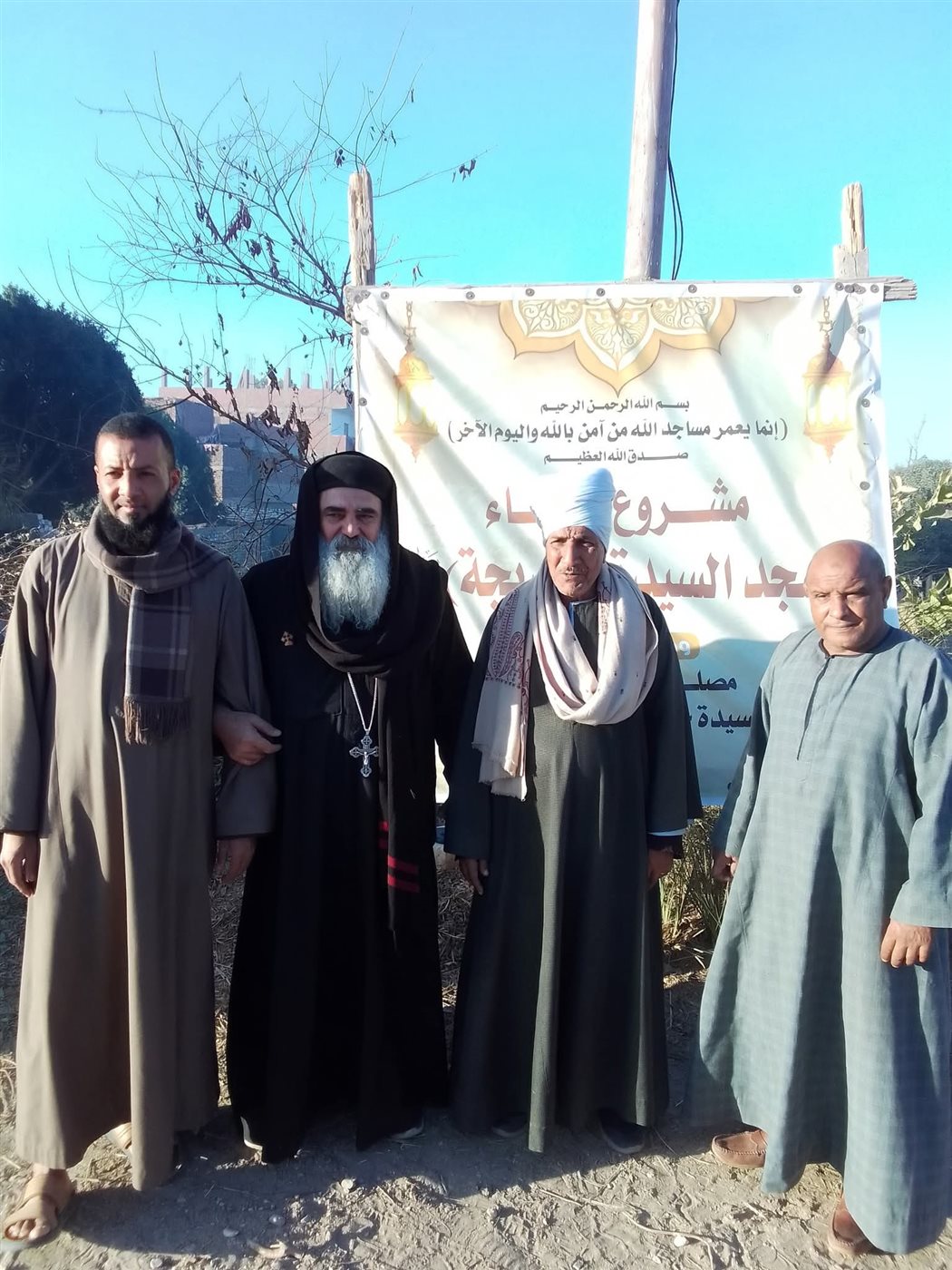 راعي كنيسة يشارك في وضع حجر أساس مجمع إسلامي