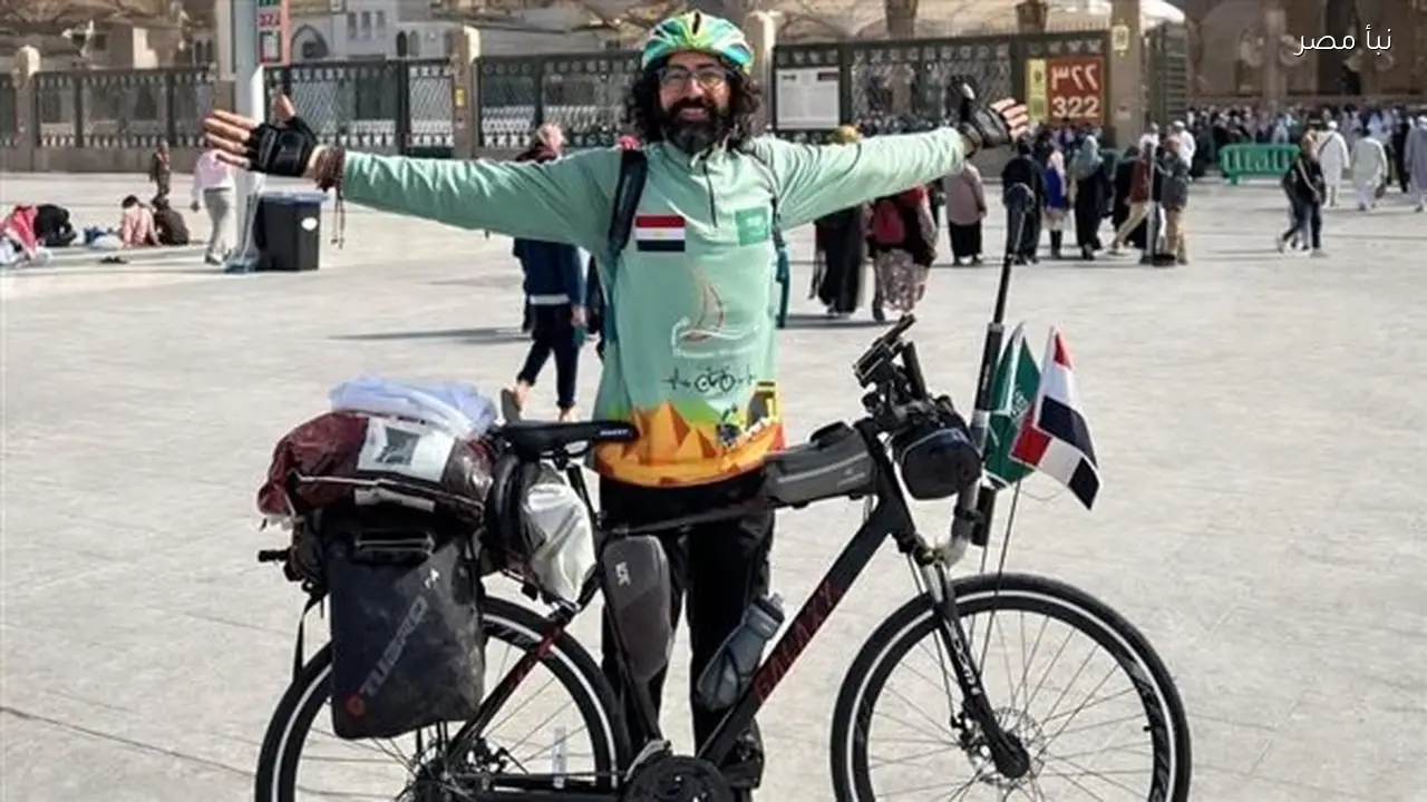 شاب مصري يقطع مسافة طويلة على دراجته من الغربية إلى السعودية لزيارة النبي