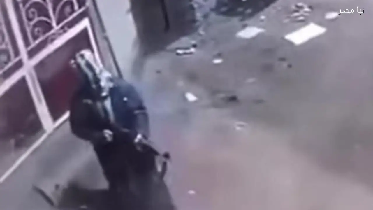 شاب ينتقم من قريب له بإحراق سيارته في سوهاج بعد مشاجرة مسلحة