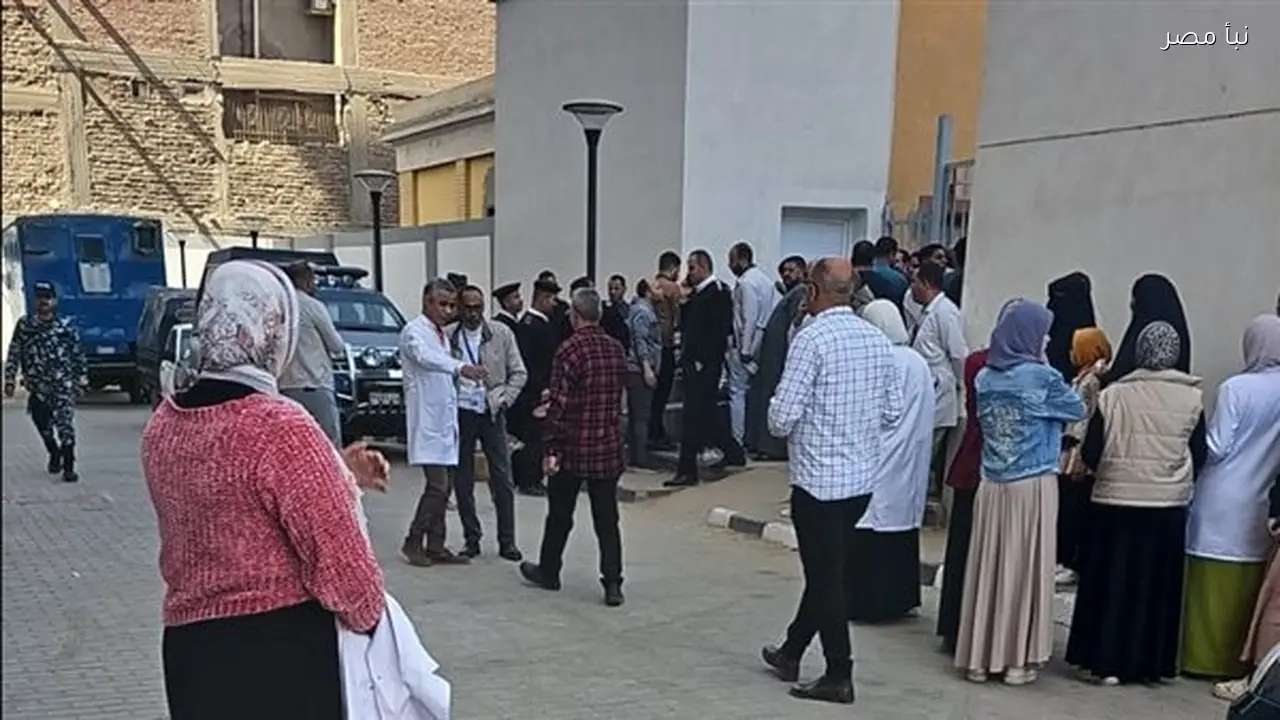 شخص يعتدي على موظفي مستشفى ديروط بأسيوط باستخدام آلة حادة