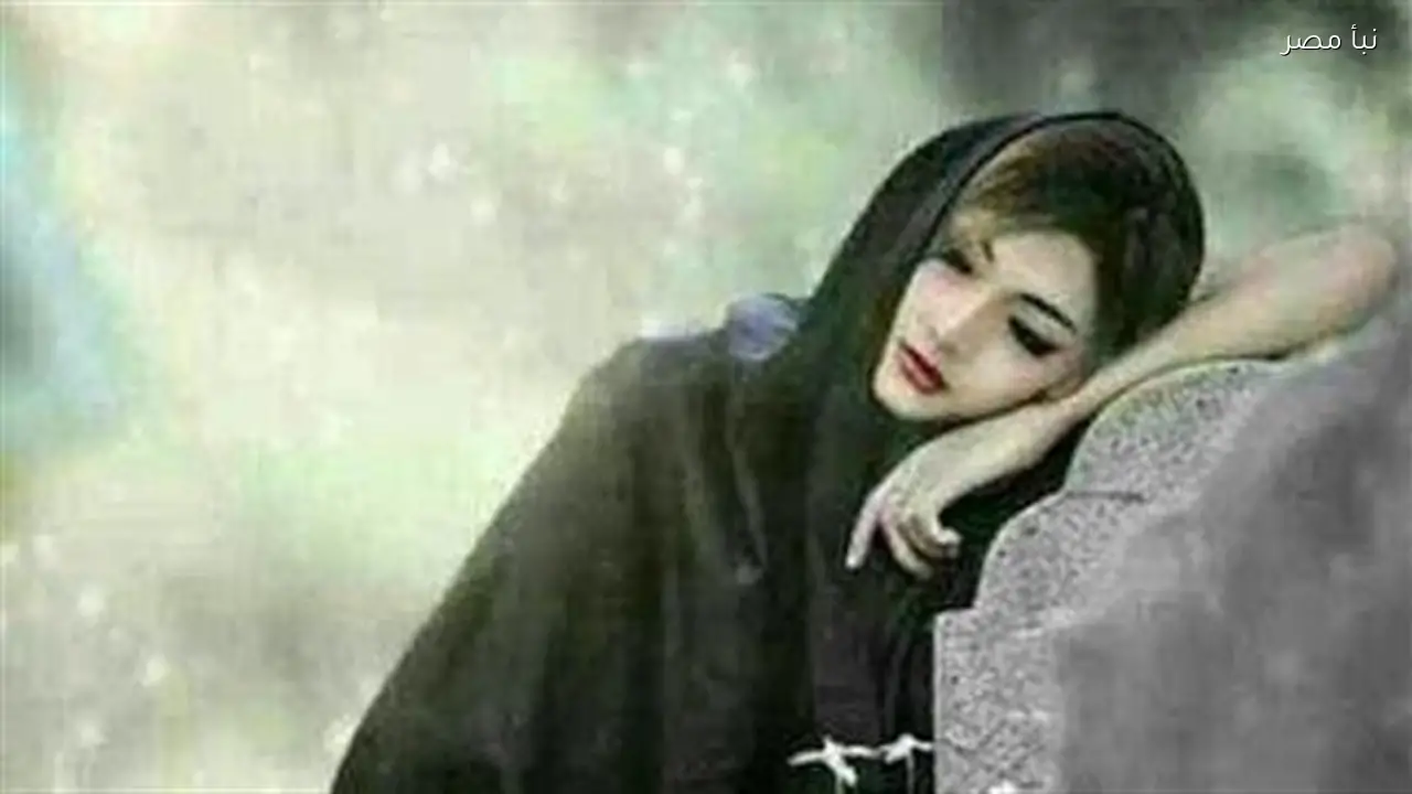 صور لبنات يعبرن عن الحزن في أجواء ممطرة وظلام حالك