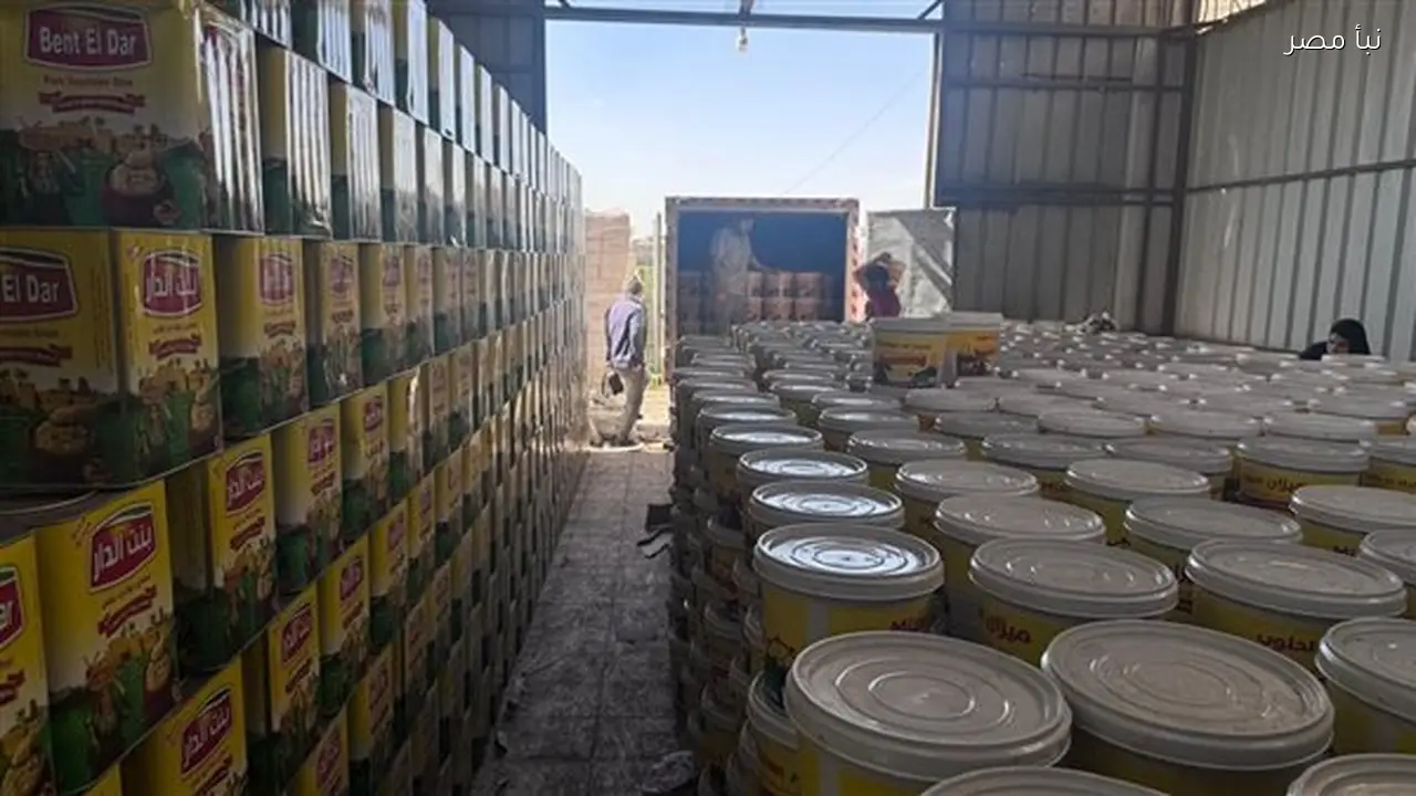 ضبط طن ونصف من زيت الطهي و23000 عبوة سمن مجهولة المصدر في المنوفية