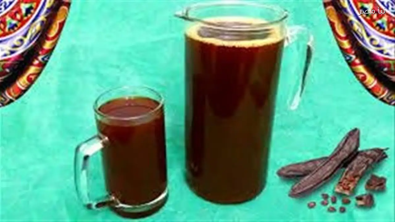 طريقة عمل عصير الخروب بمذاق مركز ولون جذاب في رمضان