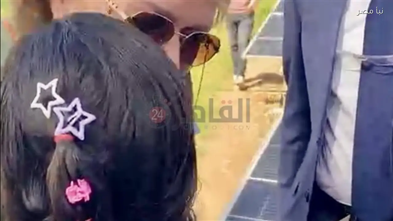 طفلة من المريس تأسر سفيرة الاتحاد الأوروبي خلال جولة تنموية في الأقصر