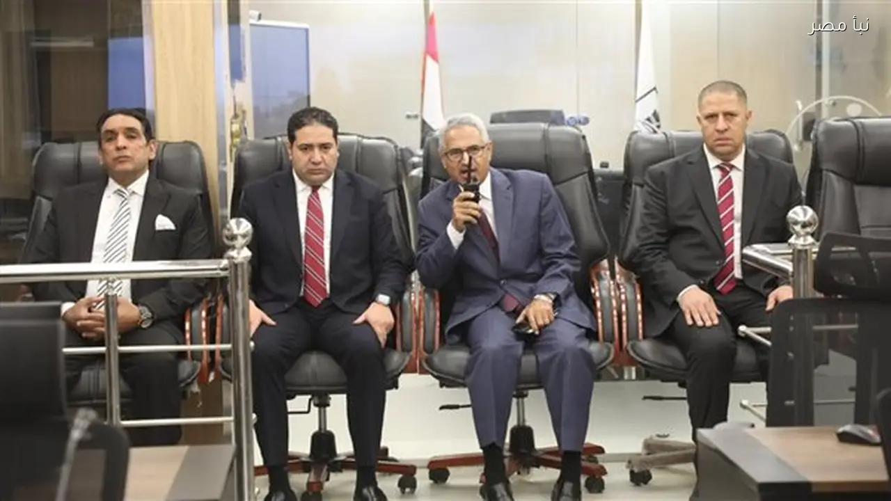 عودة الحركة لطبيعتها بمزلقان الشاملة بعد خروج عربة قطار بضائع في بني سويف