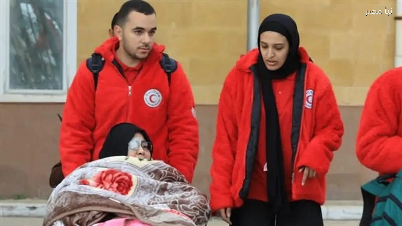 فرق الهلال الأحمر تتواجد على معبر رفح لتقديم الخدمات الإغاثية للفلسطينيين