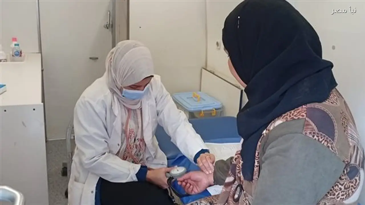 قافلة طبية مجانية تكشف على 792 مواطنًا في قرية الرئيسية بقنا