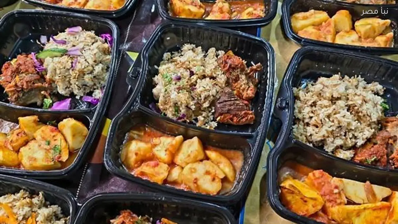 مائدة الرحمن بالمسجد البقلي في أسيوط تواصل تقديم الوجبات للصائمين خلال شهر رمضان