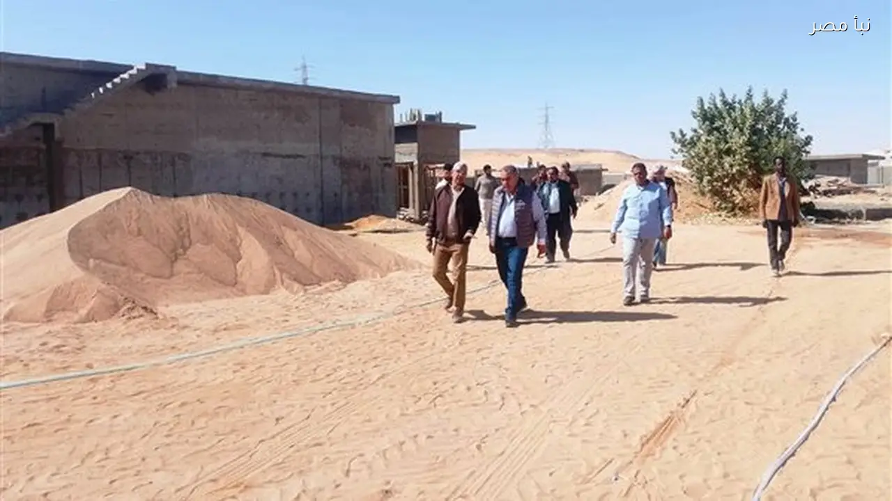 محافظ أسوان يتفقد سير العمل في إنشاء محطة مياه جديدة بغرب سهيل
